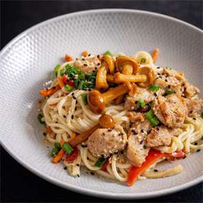 {{photo.Alt || photo.Description || 'Жареная лапша курица с овощами '}}