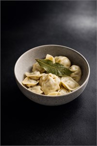 {{photo.Alt || photo.Description || 'Классические сочные пельменис мясной начинкой'}}